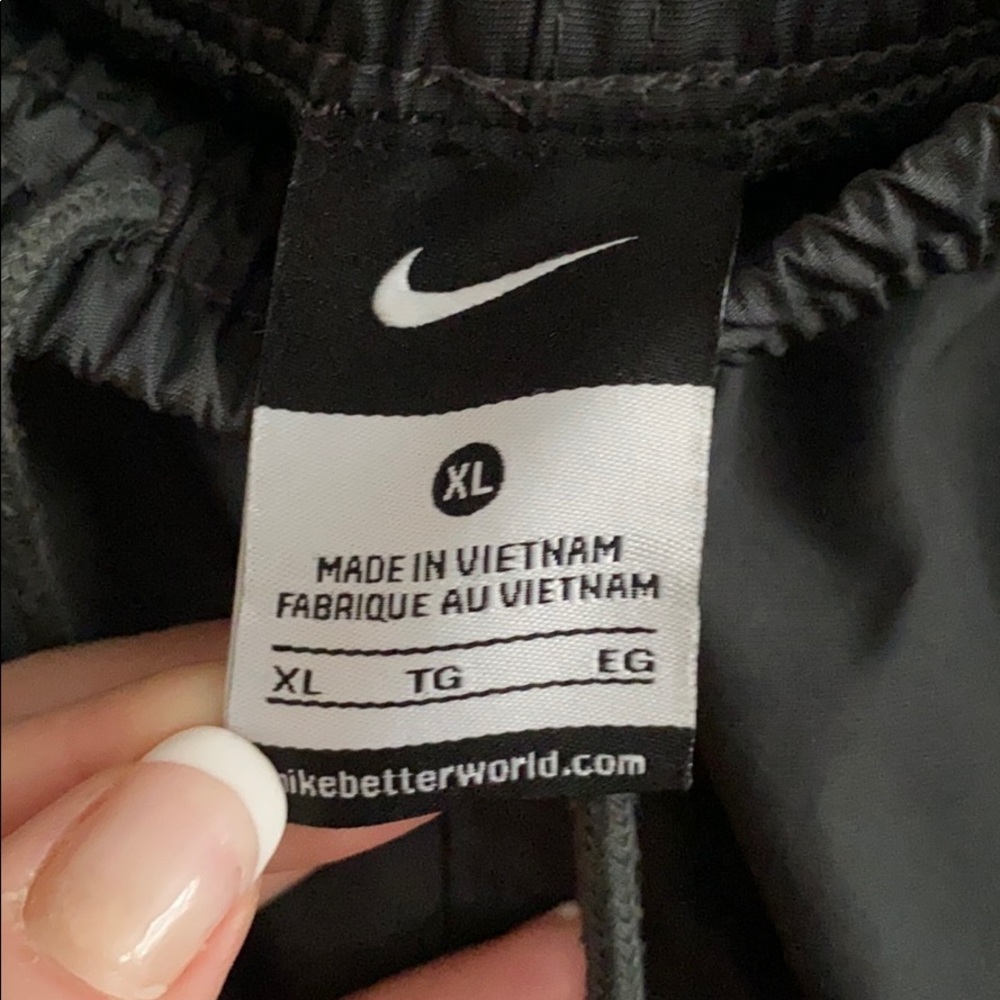 Nike dark grey windbreaker pants - Picture 4 of 7
